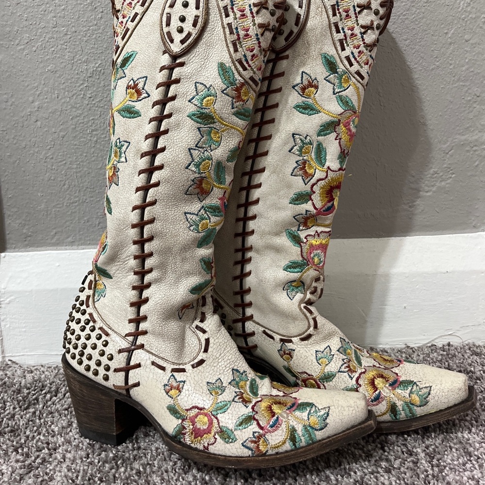 Double D Ranch white leather, hand stitched floral boots